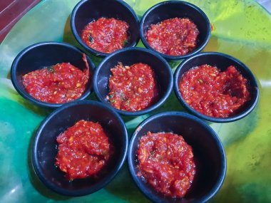 Schezwan Sosu / Szechuan turşusu Çin tarifinin önemli bir bileşenidir. Bir kasede servis edilir, izole edilmiş. seçici odak