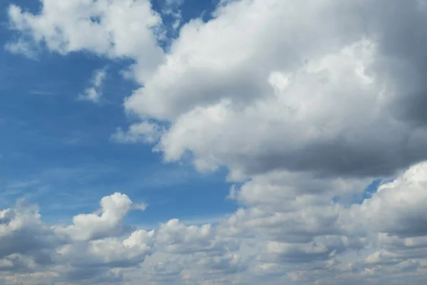 Lindas Nuvens Vista Sobre Fundo Céu Azul — Fotografia de Stock