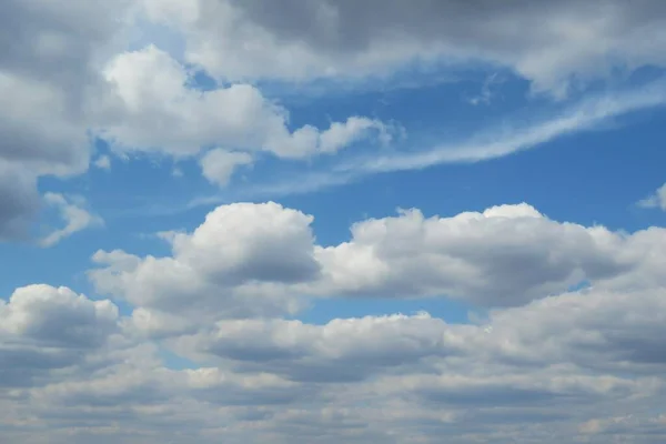 Lindas Nuvens Vista Sobre Fundo Céu Azul — Fotografia de Stock