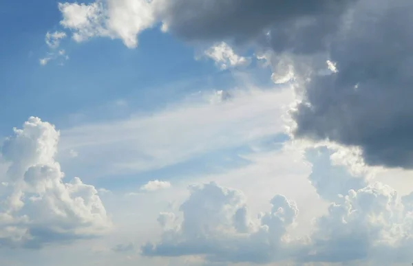 Schöne Wolken Blick Auf Den Blauen Himmel Hintergrund — Stockfoto