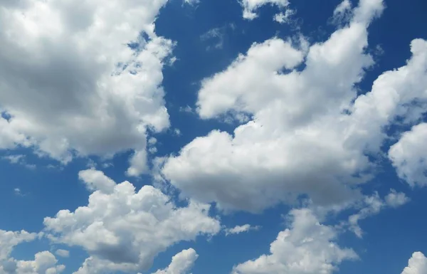 Hermosa Vista Nubes Fondo Del Cielo Azul — Foto de Stock