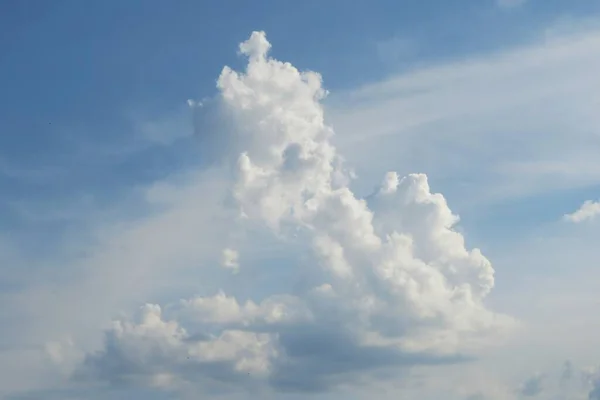 Lindas Nuvens Vista Sobre Fundo Céu Azul — Fotografia de Stock