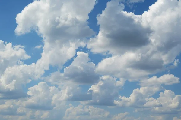 Schöne Wolken Blick Auf Den Blauen Himmel Hintergrund — Stockfoto