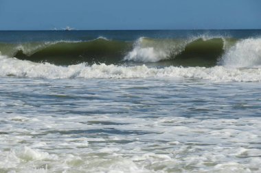 Florida sahilindeki okyanus suları.