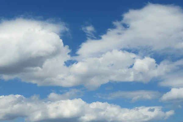 Schöne Weiße Wolken Blauen Himmel Natürlicher Hintergrund — Stockfoto