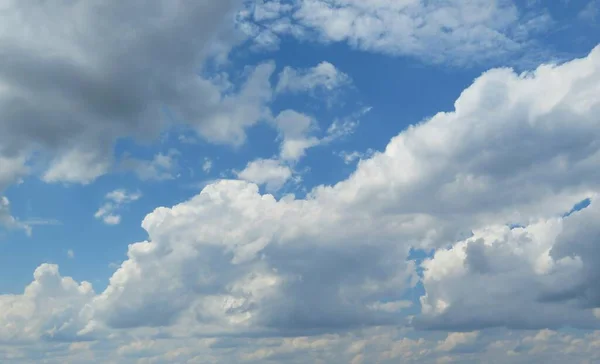 Lindas Nuvens Fofas Céu Fundo Natural — Fotografia de Stock
