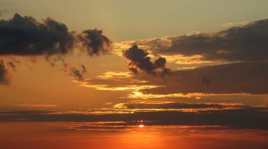 Şehrin güzel gün batımı manzarası, doğal arka plan.