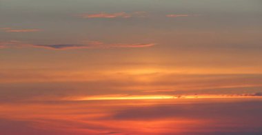 Ufukta turuncu gün batımı