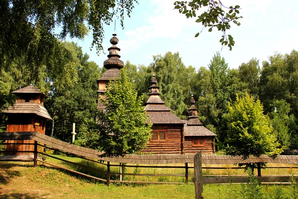 Oekraïense houten kerk — Stockfoto