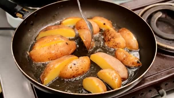 Friet koken — Stockvideo