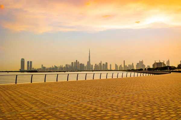 Prachtig Uitzicht Skyline Van Dubai Bij Zonsondergang Met Een Kleurrijke — Stockfoto