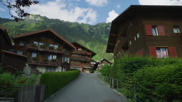 Traditionele Zwitserse Chalets Wengen Dorp — Stockvideo