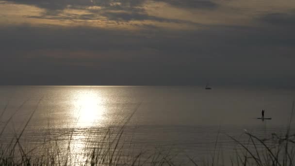 Zonsondergang Reflectie Het Meer — Stockvideo