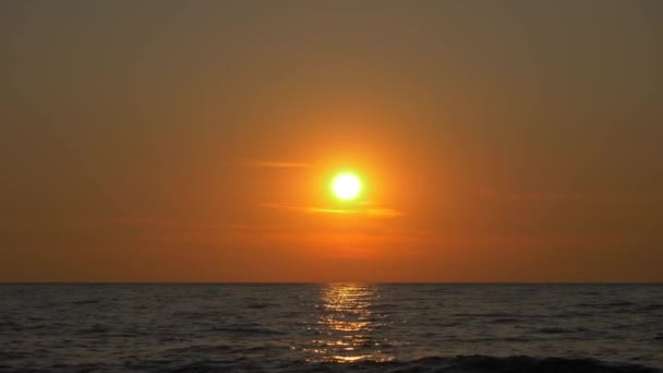 Oranje Zonsondergang Het Meer — Stockvideo