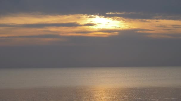 沉寂湖上的夕阳西下 — 图库视频影像