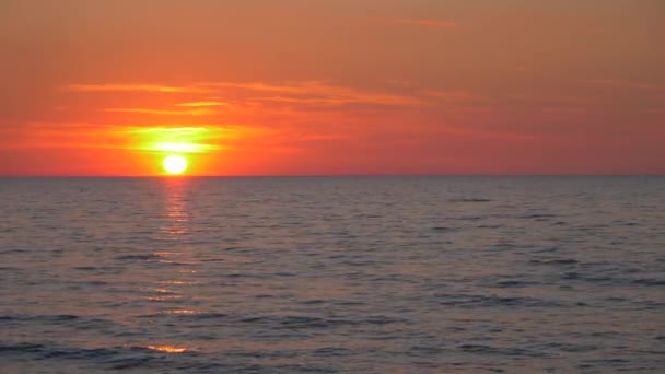 Prachtig Zonsondergang Uitzicht Fel Oranje Zonsondergang Aan Het Meer — Stockvideo