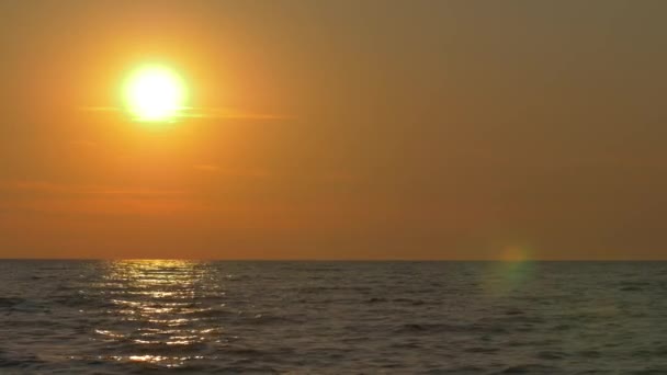 Озере Заходит Страшное Солнце — стоковое видео