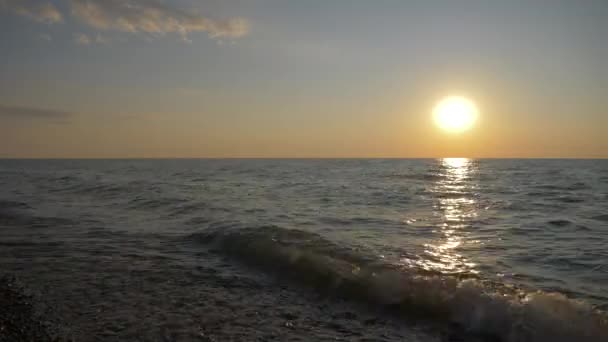 Mooie Oceaan Zonsondergang Met Golven — Stockvideo