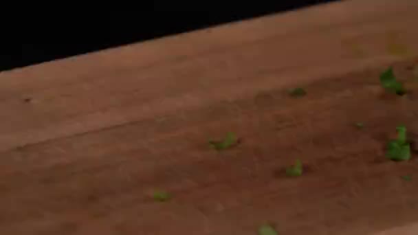 切碎香菜从天而降 — 图库视频影像