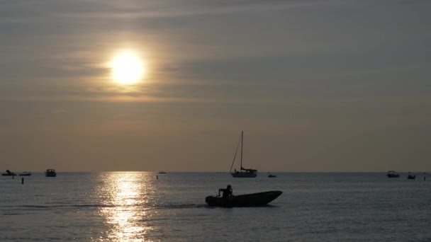 Bootsfahrt Auf Dem See Sonnenuntergang — Stockvideo