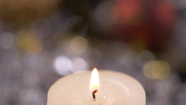 Half Candle Lit Met Kerstversiering — Stockvideo