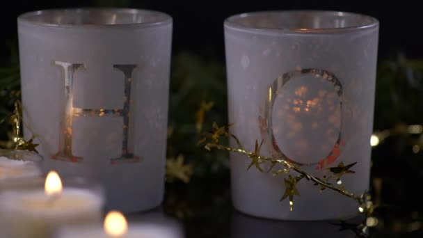 将希望嵌套在金色星光装饰中的蜡烛 圣诞节 — 图库视频影像