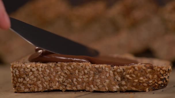 Étaler Tartinade Chocolat Sur Pain Sésame — Video