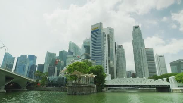 Singapore River Flowing Central Business District — Vídeos de Stock