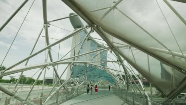 Walking Helix Bridge Singapore — Stock video