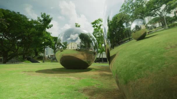 Зеркальные Шары Сингапуре — стоковое видео
