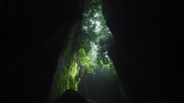 Grotta Tukad Cepung Cascata — Video Stock