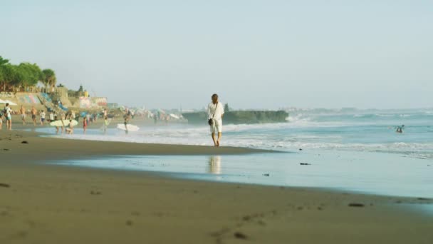 Caminhando Pela Praia Bali — Vídeo de Stock