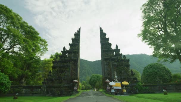 Images Des Portes Balinaises Traditionnelles — Video