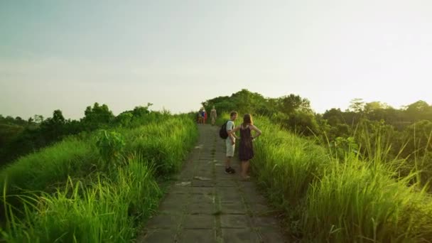 Turyści Campuhan Ridge Walk Bali — Wideo stockowe