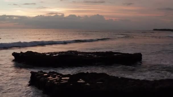 Luchtfoto Van Oceaan Bij Zonsondergang — Stockvideo