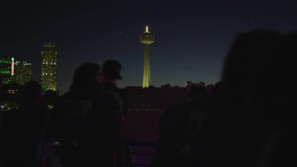 Nachtansicht Des Skylon Tower Von Der Seite Aus Gesehen — Stockvideo