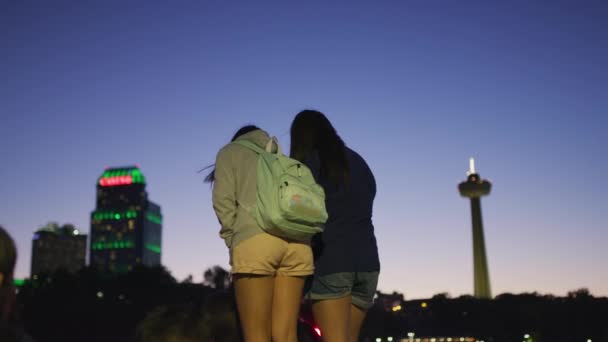 Chicas Las Cataratas Del Niágara — Vídeos de Stock