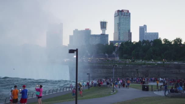 Niagara Vízesés Turistái — Stock videók