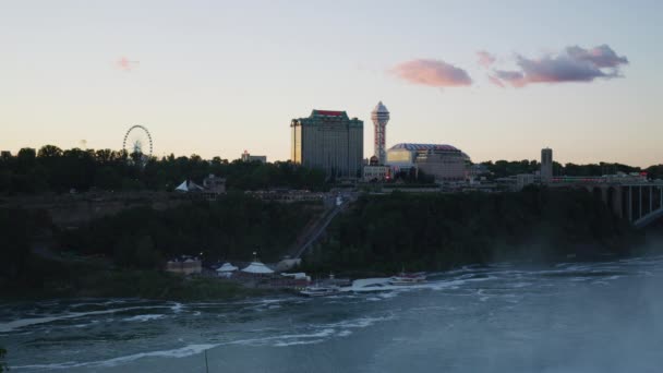 Ποταμός Niagara Την Πόλη Στο Βάθος — Αρχείο Βίντεο