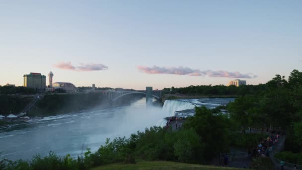 Avond Uitzicht Niagara Falls Rainbow International Bridge — Stockvideo
