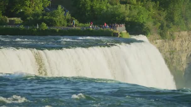 Tourists Niagara Falls Ontario — Vídeos de Stock