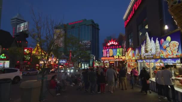 Ludzie Spacerujący Nad Wodospadem Niagara Ontario Zmierzchu — Wideo stockowe