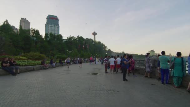 Tourists Niagara Falls Ontario — Stock Video