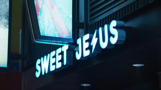 ナイアガラの滝での甘いイエスのサイン — ストック動画