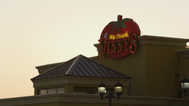 Min Kusin Vinnys Restaurang Skylt Niagara Falls — Stockvideo