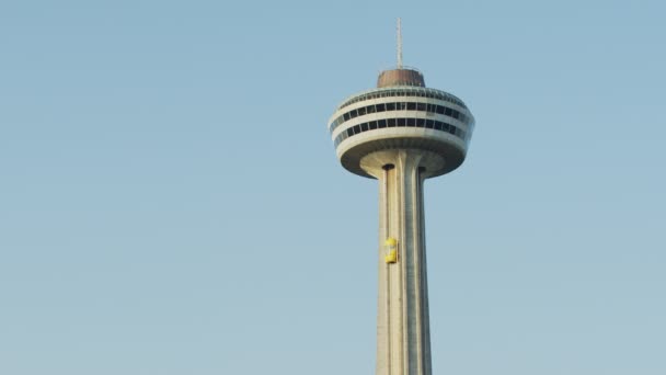 Skylon Tower Mit Gelbem Aufzug — Stockvideo