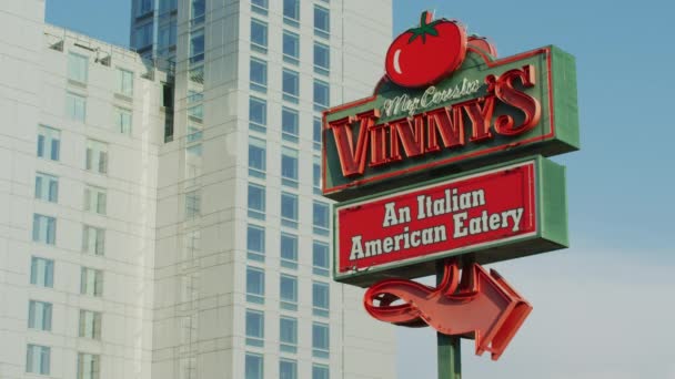 Letrero Del Restaurante Primo Vinny Niagara Falls — Vídeo de stock