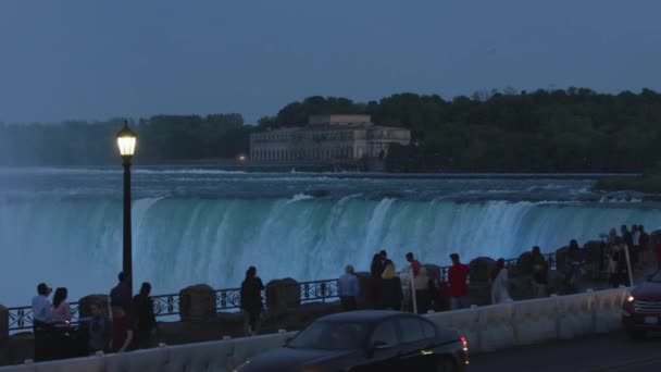 Evening View Tourists Niagara Falls — Stock Video