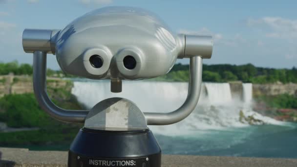 Binoculars Overlooking American Falls — Vídeo de stock