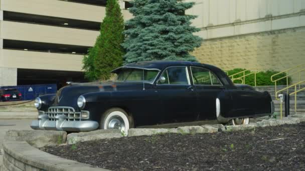 Klassieke Zwarte Cadillac Niagara Falls — Stockvideo